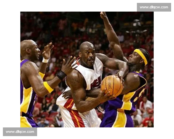 迈阿密热火鏖战洛杉矶湖人东西豪强巅峰对决之夜引爆全场篮球激情盛宴